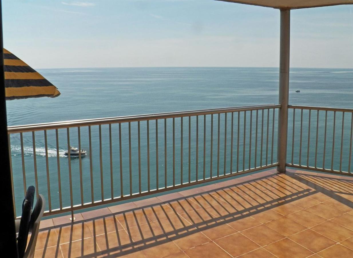 Apartment With Direct Access To The Sea Salou Ngoại thất bức ảnh