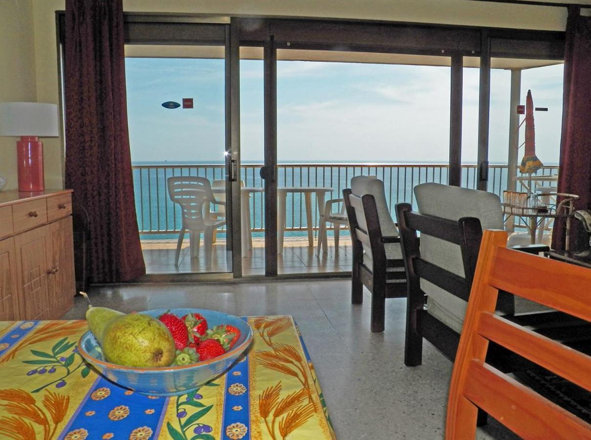 Apartment With Direct Access To The Sea Salou Ngoại thất bức ảnh