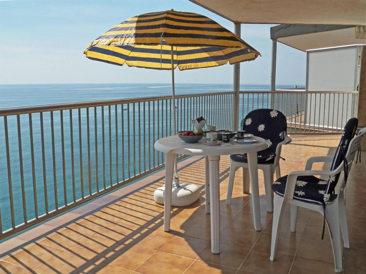 Apartment With Direct Access To The Sea Salou Ngoại thất bức ảnh